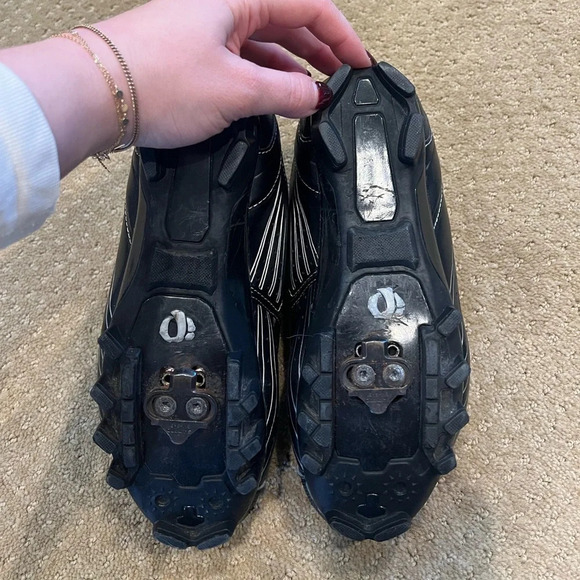 Pearl Izumi Cycling Shoes with Clips - Picture 2 of 6
